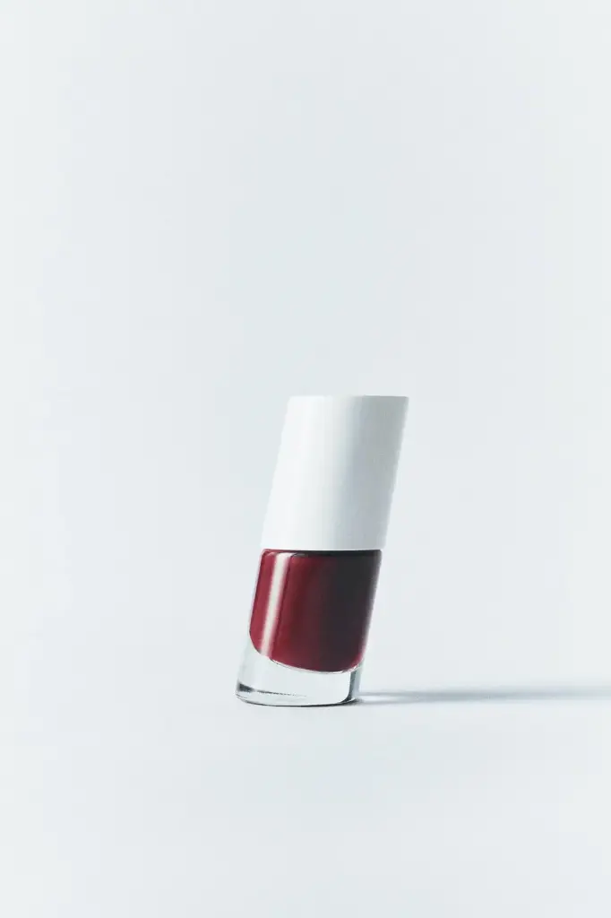 NAIL POLISH 